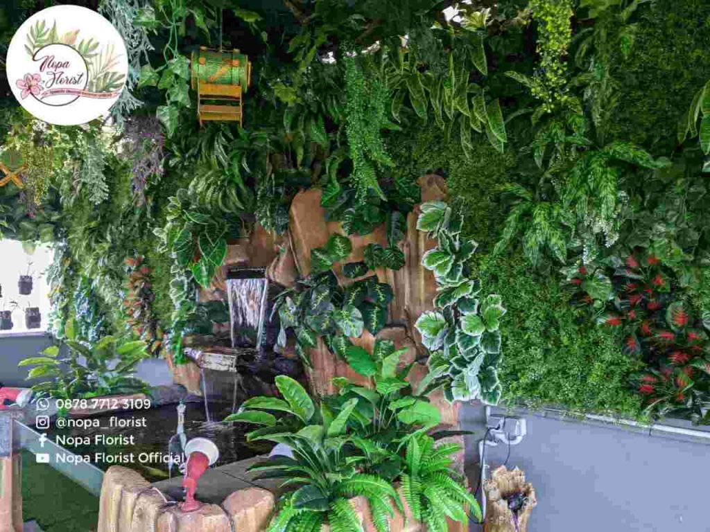 gambar verical garden artificial dei area rooftop